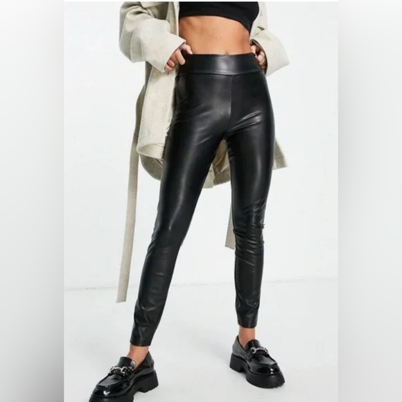 Abercrombie and Fitch vegan, leather, skinny leggings - Picture 1 of 3